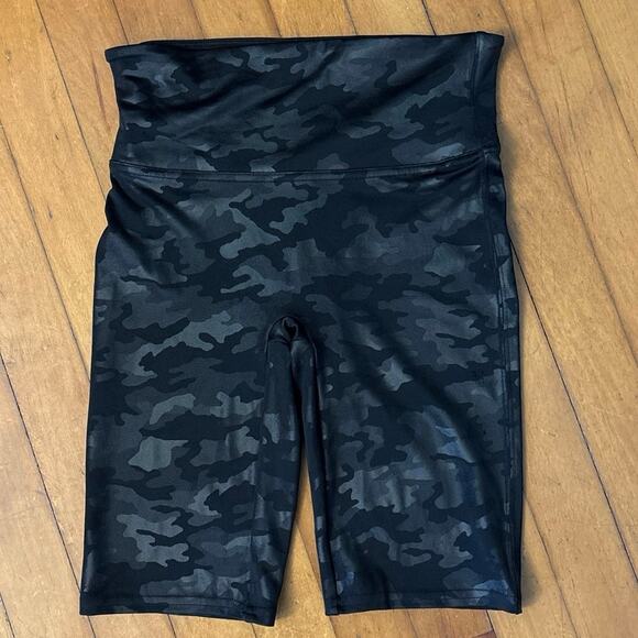 Spanx Faux Leather Bike Shorts Size S Black Gray Camo Compression 50173R